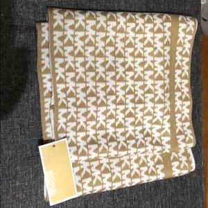 NWT MICHAEL KORS INFINITY SCARF